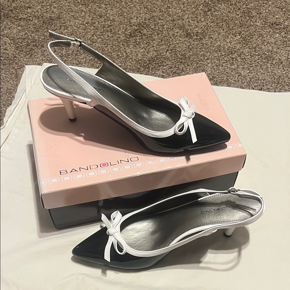 Bandolino black/white patent slingback bow detail heels - Picture 1 of 11